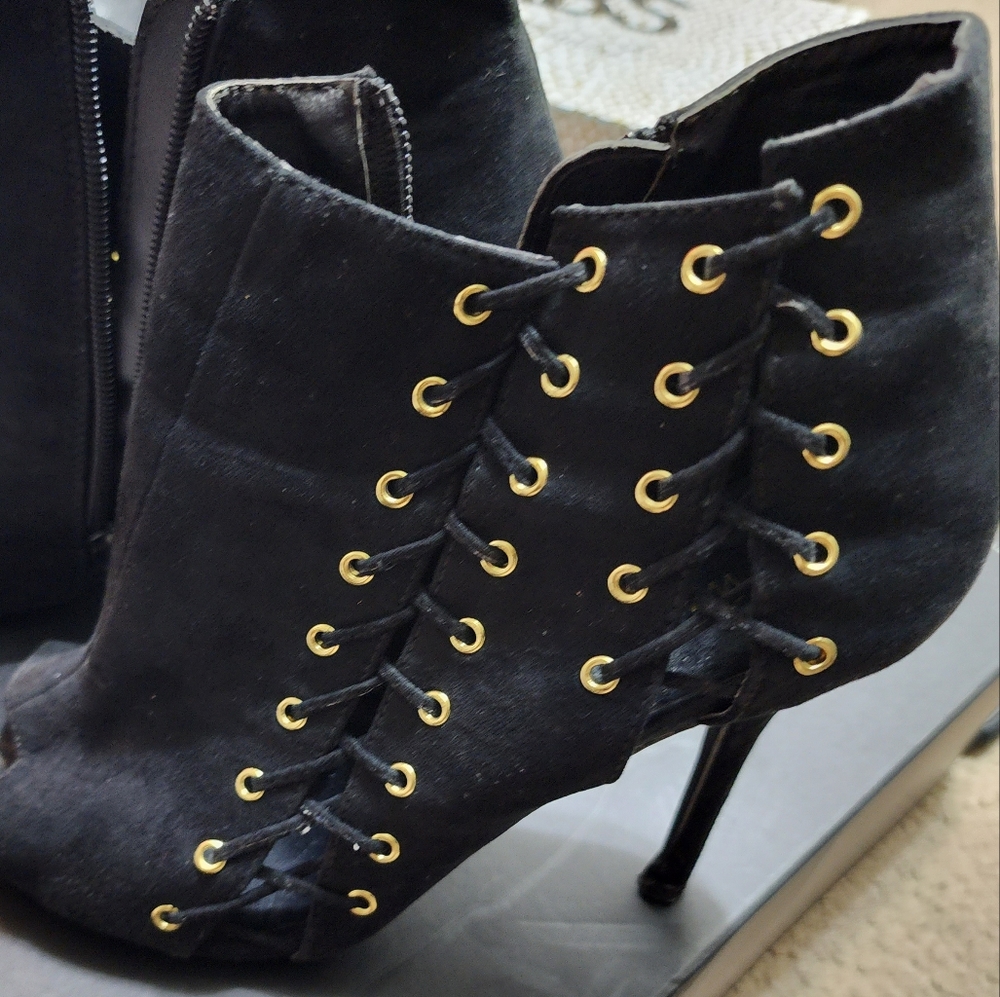 Black laced sandals